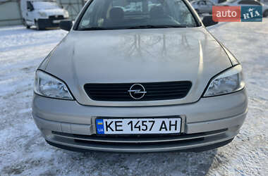 Седан Opel Astra 2006 в Днепре