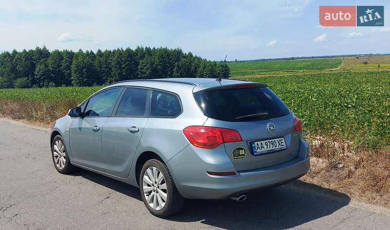 Универсал Opel Astra 2011 в Киеве