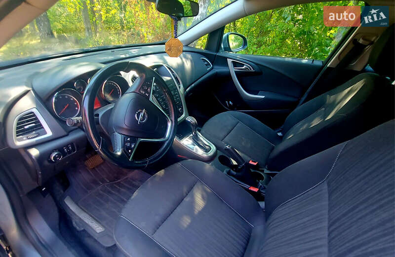 Универсал Opel Astra 2011 в Киеве