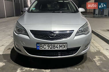 Універсал Opel Astra 2011 в Самборі