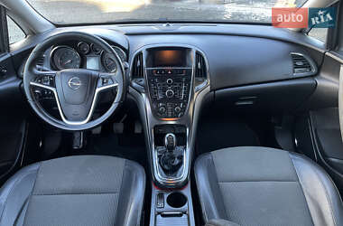 Хэтчбек Opel Astra 2010 в 