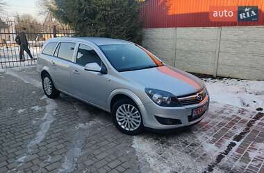 Універсал Opel Astra 2011 в Полтаві