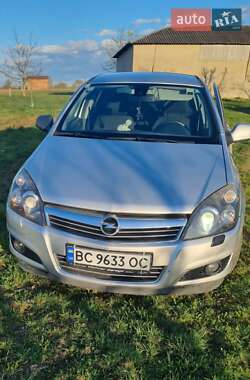 Хэтчбек Opel Astra 2009 в Яворове