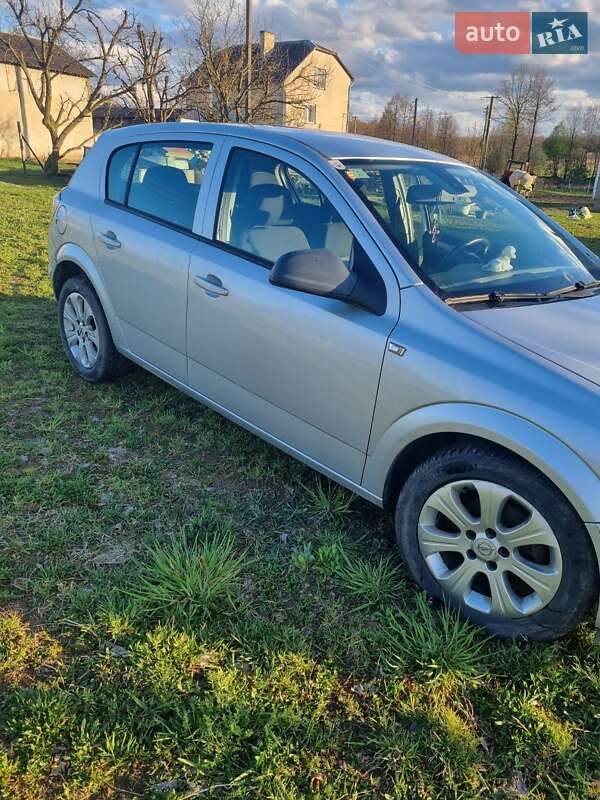 Хетчбек Opel Astra 2009 в Яворові