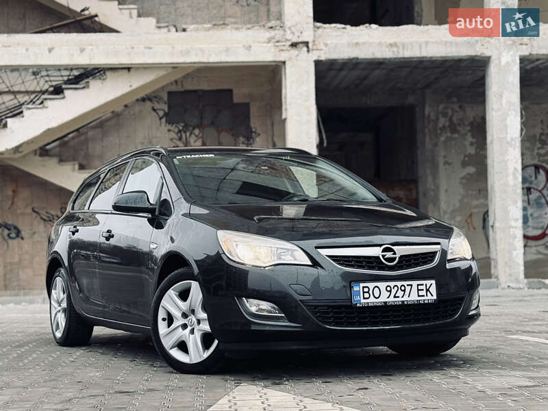 Універсал Opel Astra 2011 в 