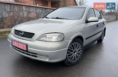 Седан Opel Astra 2008 в Староконстантинове