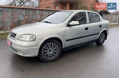 Седан Opel Astra 2008 в Староконстантинове