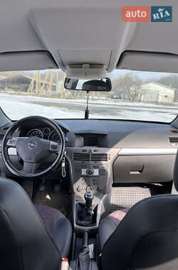 Универсал Opel Astra 2006 в Чутове