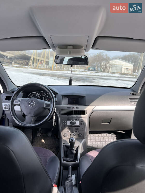 Универсал Opel Astra 2006 в Чутове