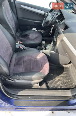 Универсал Opel Astra 2006 в Чутове