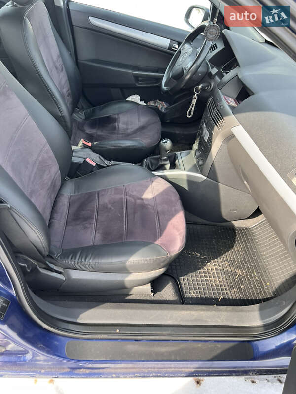 Универсал Opel Astra 2006 в Чутове
