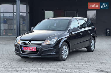 Универсал Opel Astra 2010 в Нововолынске