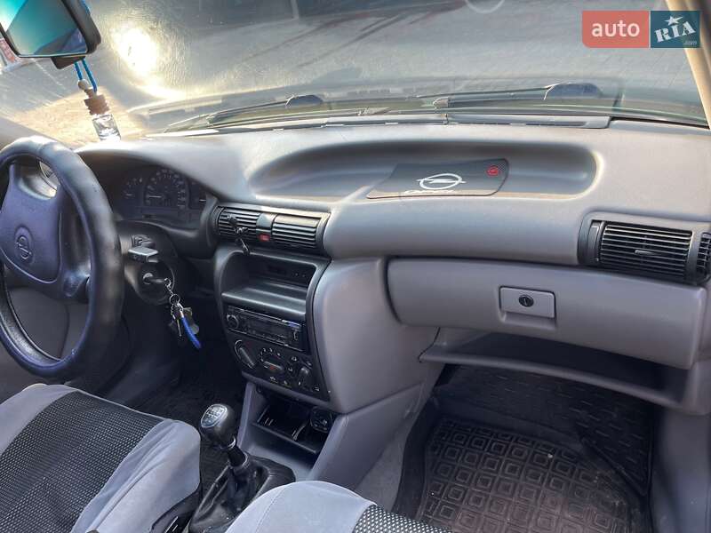 Седан Opel Astra 1996 в Запорожье