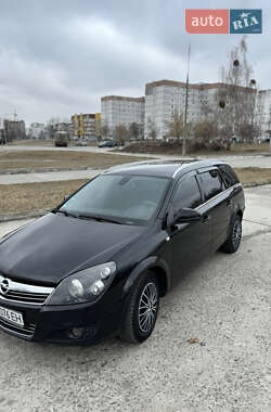 Универсал Opel Astra 2010 в Нетешине