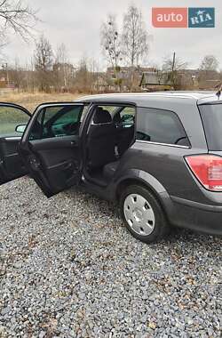 Универсал Opel Astra 2010 в 