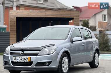 Хэтчбек Opel Astra 2005 в Калиновке