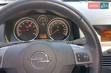 Хэтчбек Opel Astra 2006 в 
