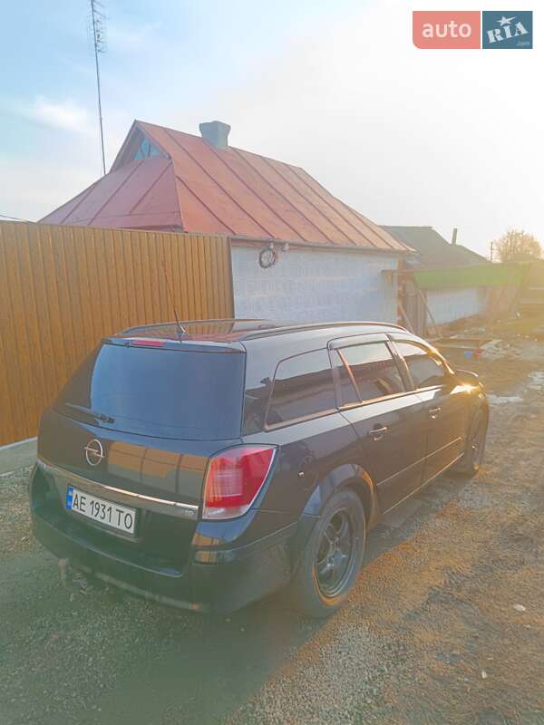 Универсал Opel Astra 2008 в Долинской