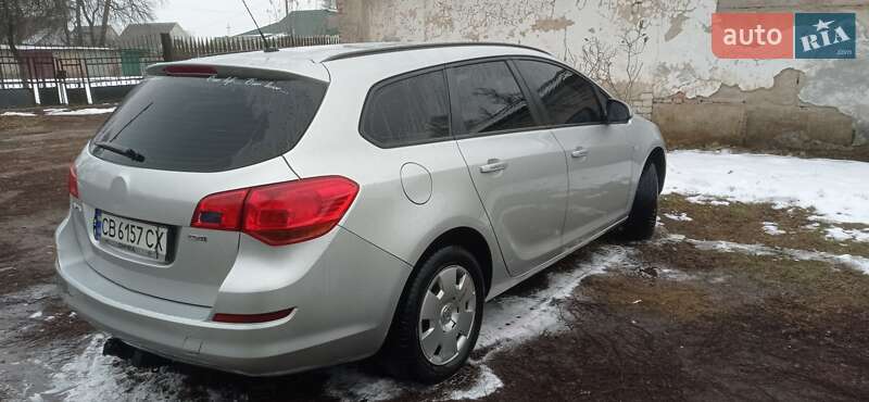Универсал Opel Astra 2011 в Мене