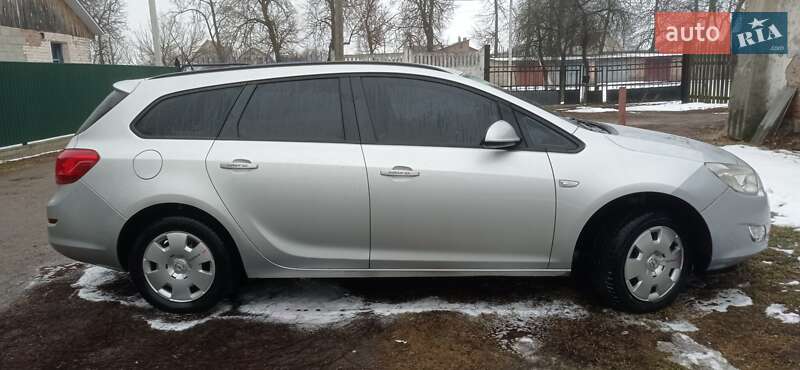 Универсал Opel Astra 2011 в Мене