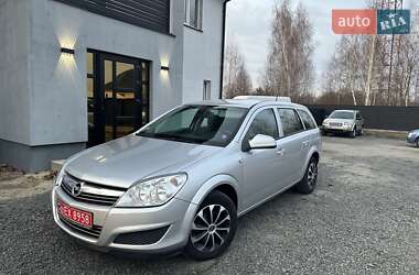 Универсал Opel Astra 2010 в Любешове