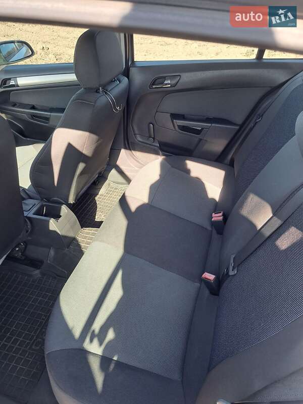 Хетчбек Opel Astra 2007 в Полтаві
