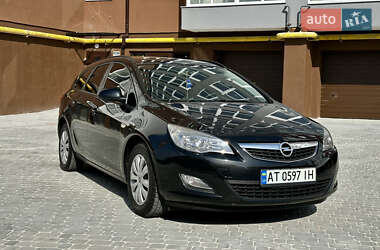 Універсал Opel Astra 2012 в Івано-Франківську