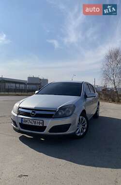 Хэтчбек Opel Astra 2004 в Коростене