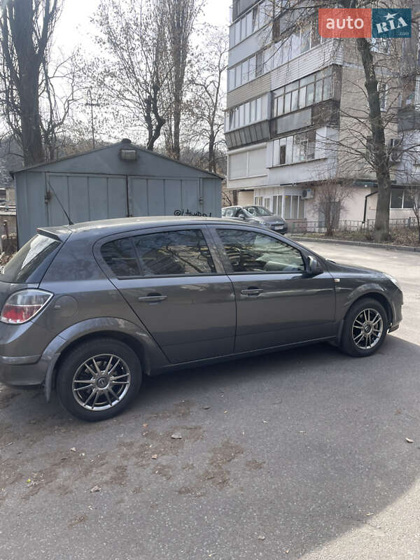 Хетчбек Opel Astra 2012 в Києві