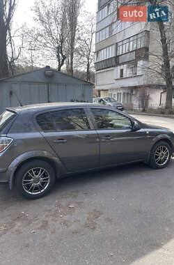 Хэтчбек Opel Astra 2012 в 