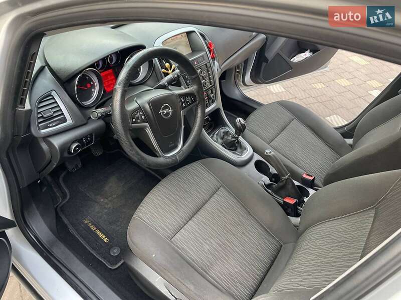 Универсал Opel Astra 2012 в Трускавце