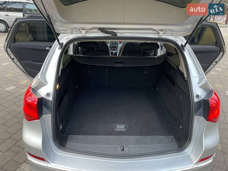 Универсал Opel Astra 2012 в Трускавце