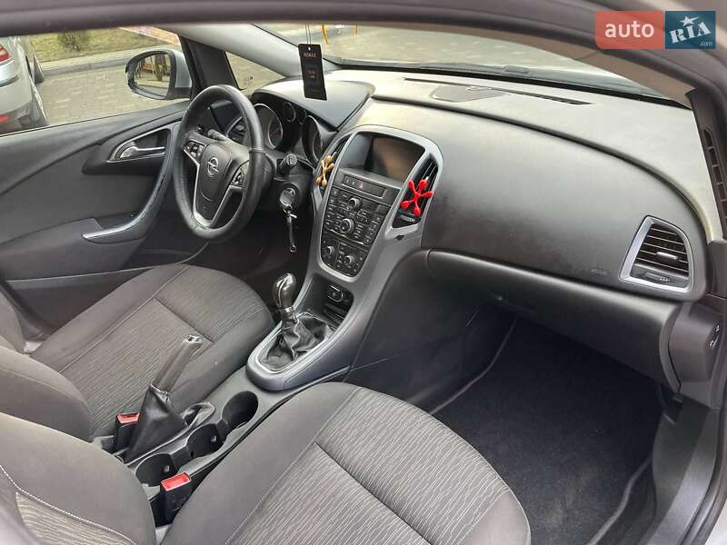 Универсал Opel Astra 2012 в Трускавце