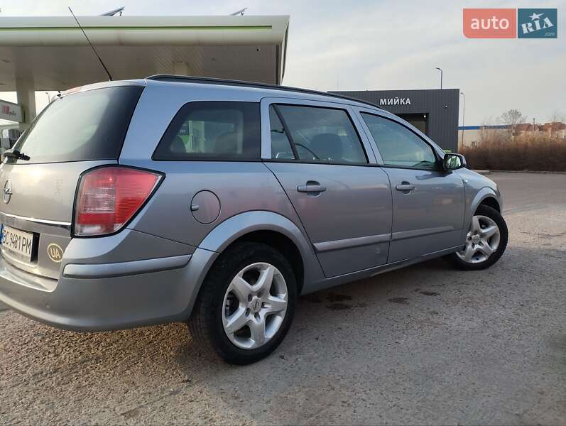 Универсал Opel Astra 2008 в Дрогобыче