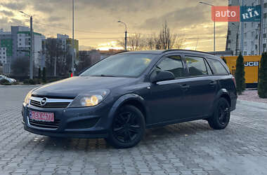 Універсал Opel Astra 2010 в Луцьку