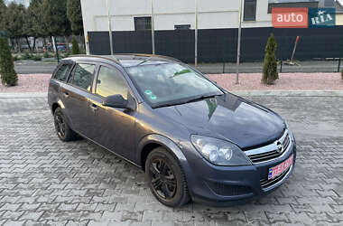 Універсал Opel Astra 2010 в Луцьку