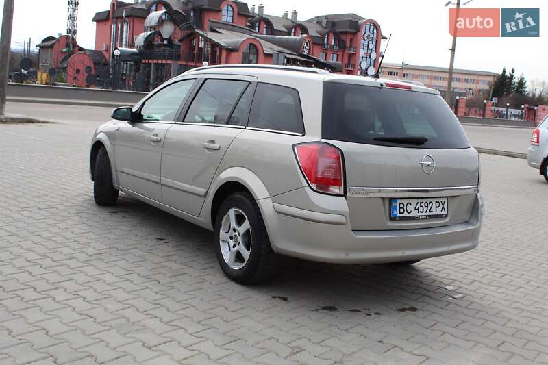 Универсал Opel Astra 2006 в Дрогобыче