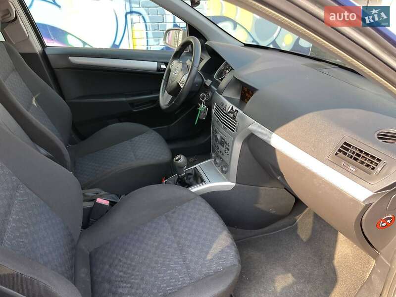 Хэтчбек Opel Astra 2004 в Луцке