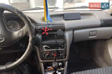 Хетчбек Opel Astra 1995 в 