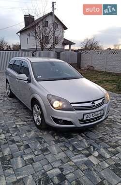 Універсал Opel Astra 2010 в Острозі