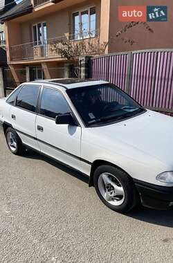 Хетчбек Opel Astra 1994 в Хусті