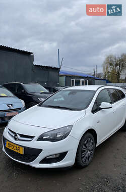 Універсал Opel Astra 2014 в Луцьку