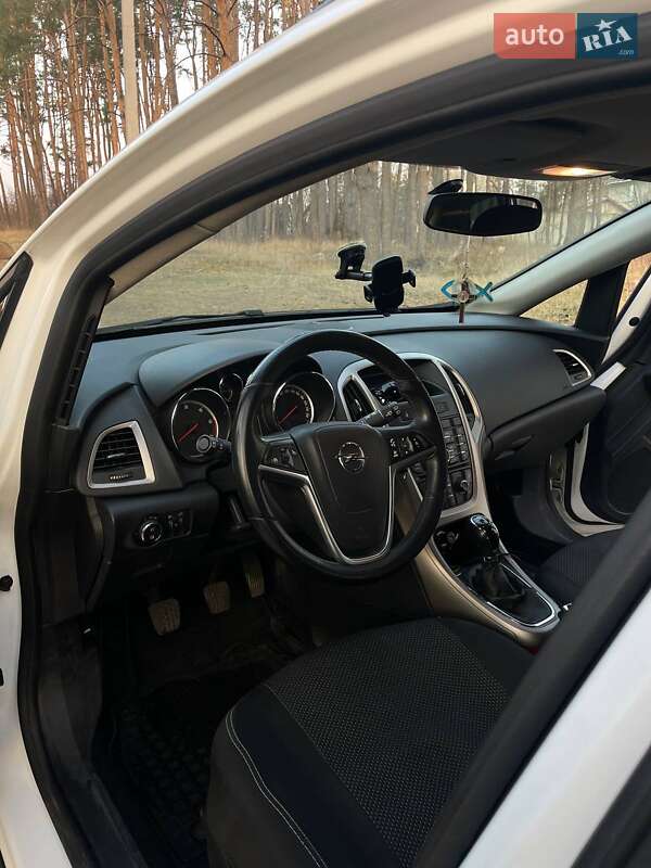 Універсал Opel Astra 2011 в Житомирі