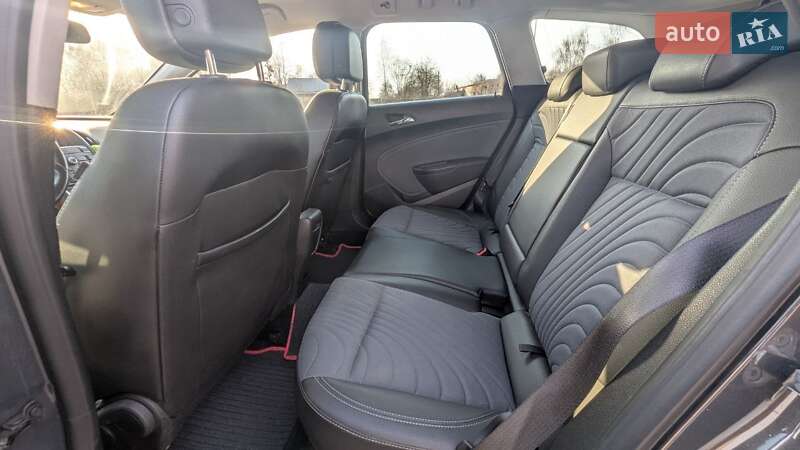 Універсал Opel Astra 2012 в Львові