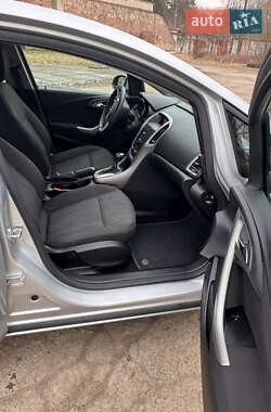 Хэтчбек Opel Astra 2011 в 