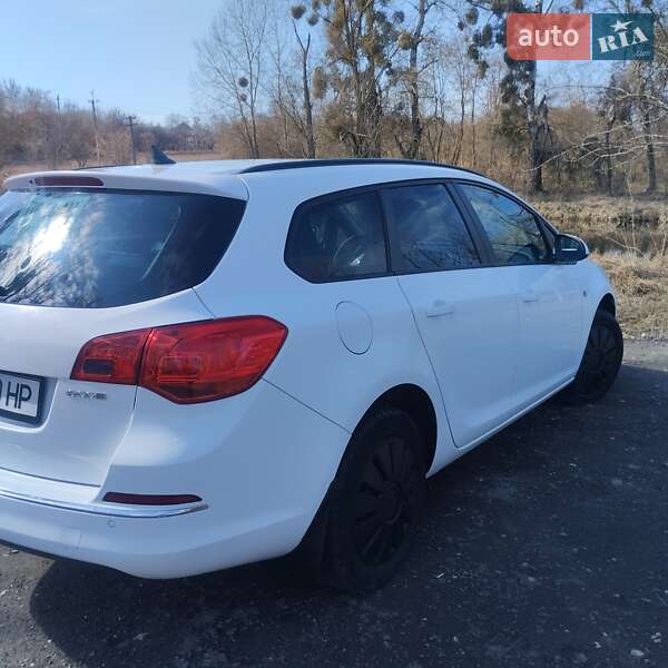 Универсал Opel Astra 2014 в Звенигородке