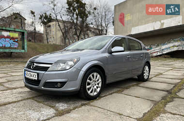 Хэтчбек Opel Astra 2004 в 