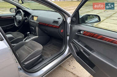Хэтчбек Opel Astra 2004 в 