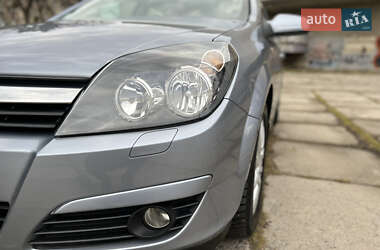 Хэтчбек Opel Astra 2004 в 
