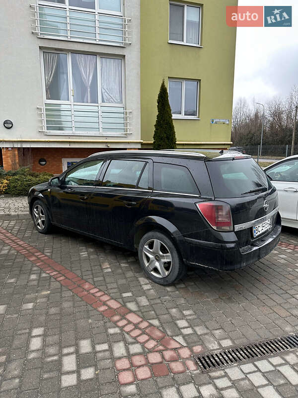 Универсал Opel Astra 2010 в Львове